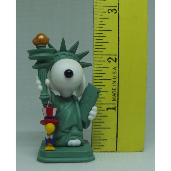 Hallmark Keepsake Ornament 2008 Patriotic Pals #11 Spotlight on Snoopy Series - Picture 9 of 9